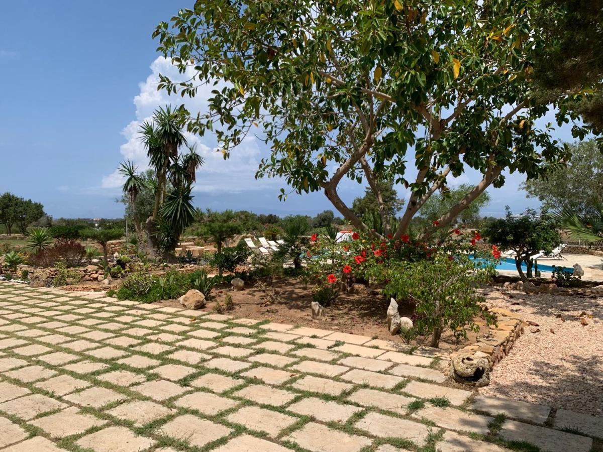 Apartamentos Vista Vedrá La Savina  Bagian luar foto